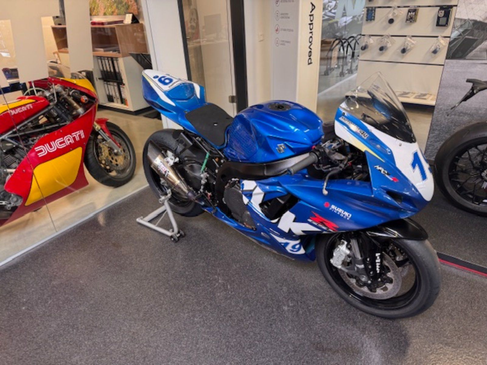 Suzuki GSX R 600 SSP IDM Racebike