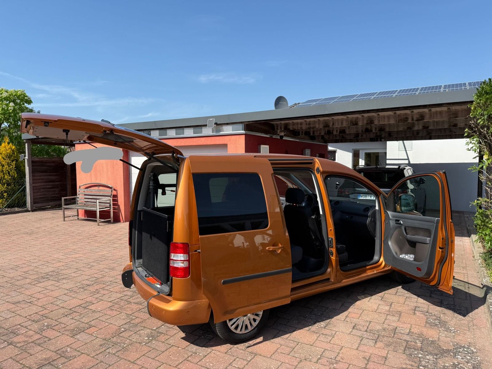 VW Caddy Behindertenausbau mit Rampe und Drehsitz TÜV NEU