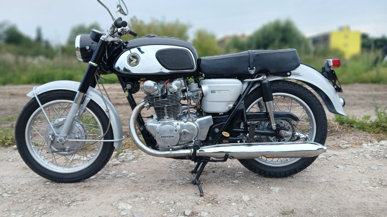 Honda CB 450 K0 1966 rok. Black Bomber.