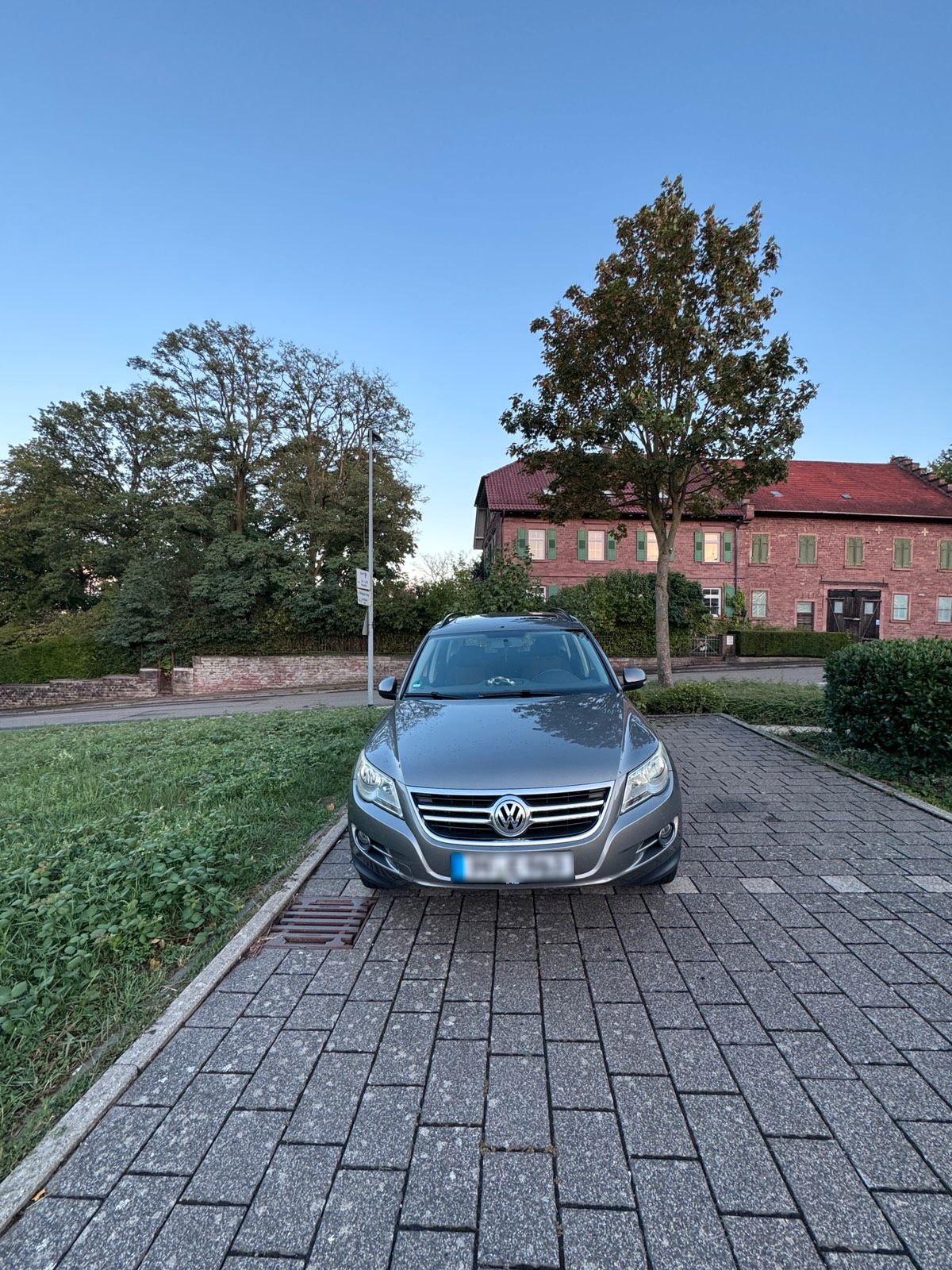 VW Tiguan 2.0 TSI 4MOTION – 170 PS – Panorama – 8-fach bereift
