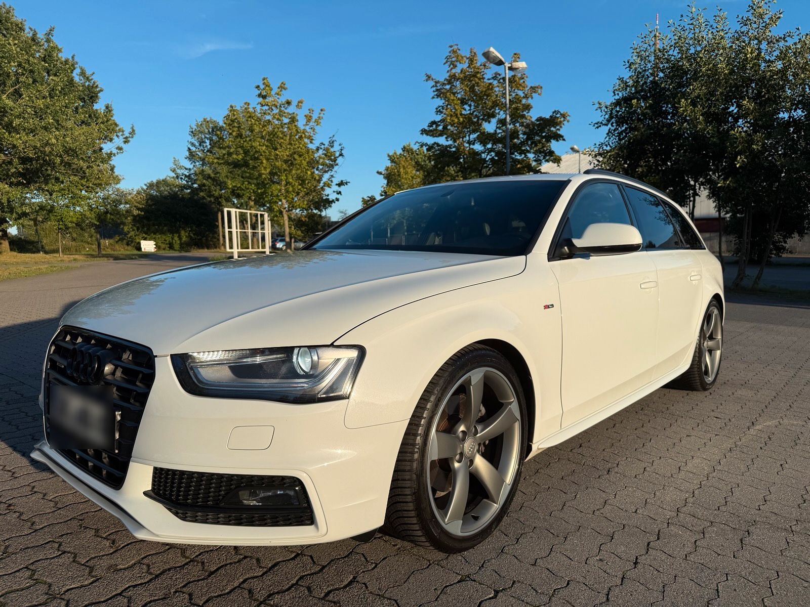 Audi A4 Avant TDI Quattro 3x S-Line Blackline 19“ DSG Allwetter!