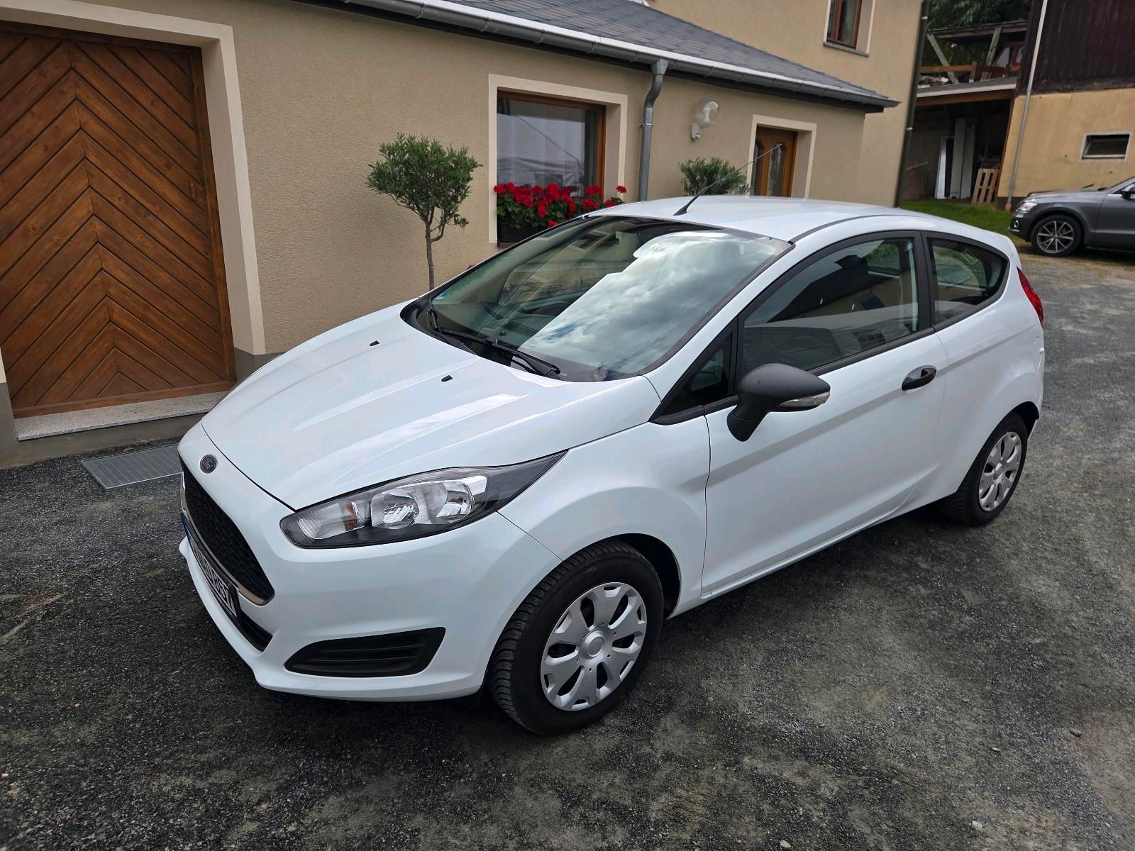Ford Fiesta 1.25 Ambiente + neue Winterräder