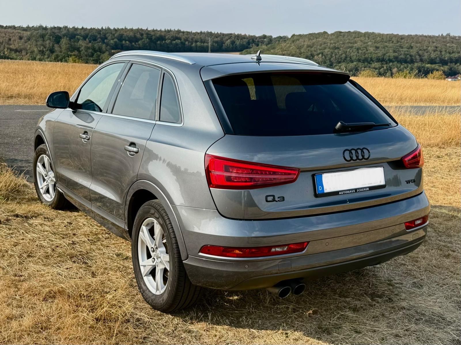 Audi Q3 1,4 tfsi Sport grau metallic AHK, keyless