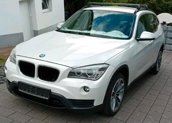 BMW X1 E84 18d xDrive TÜV neu 8-fach bereift AHK