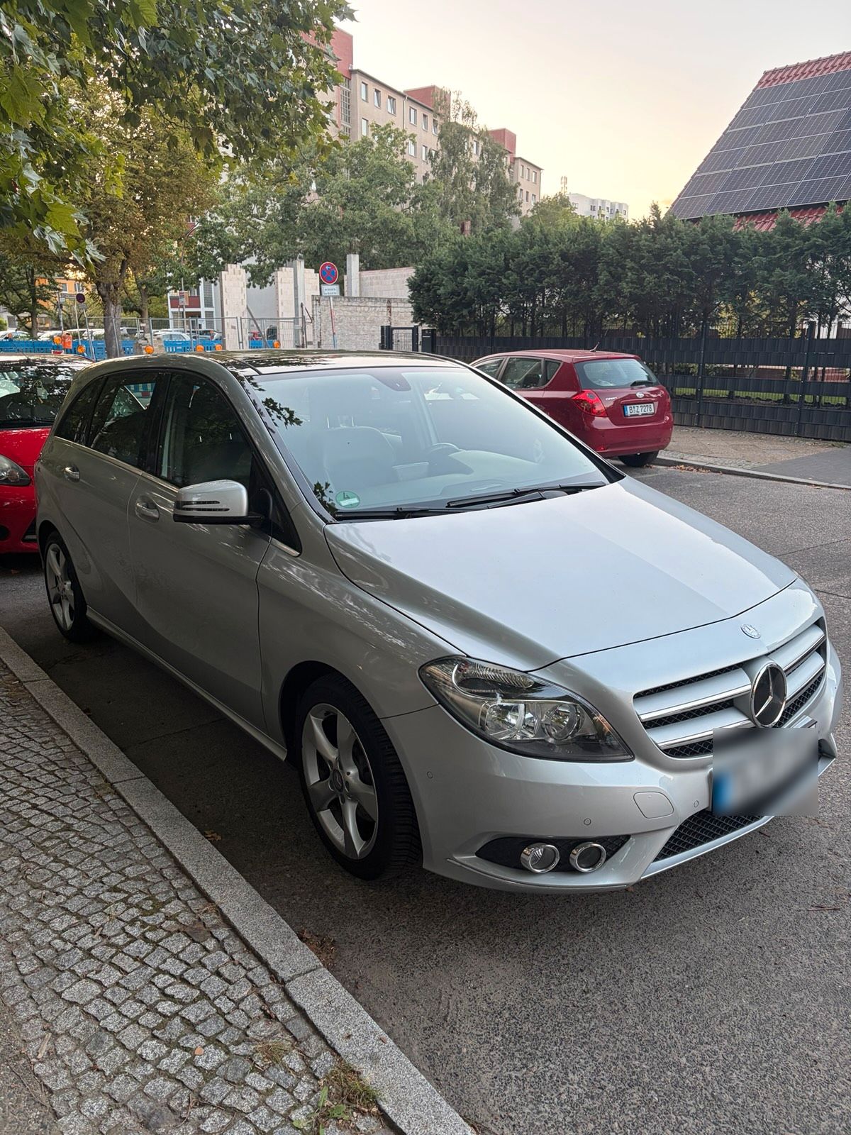 Mercedes B Klasse B180 / Umfangreiche Austattung