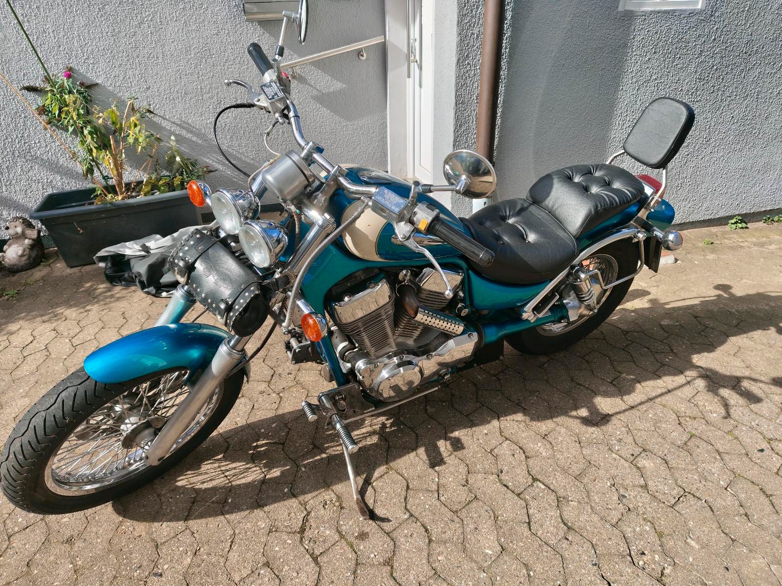 Suzuki Intruder VS1400 mit Miller Auspuff + vorverlegen Fußrasten
