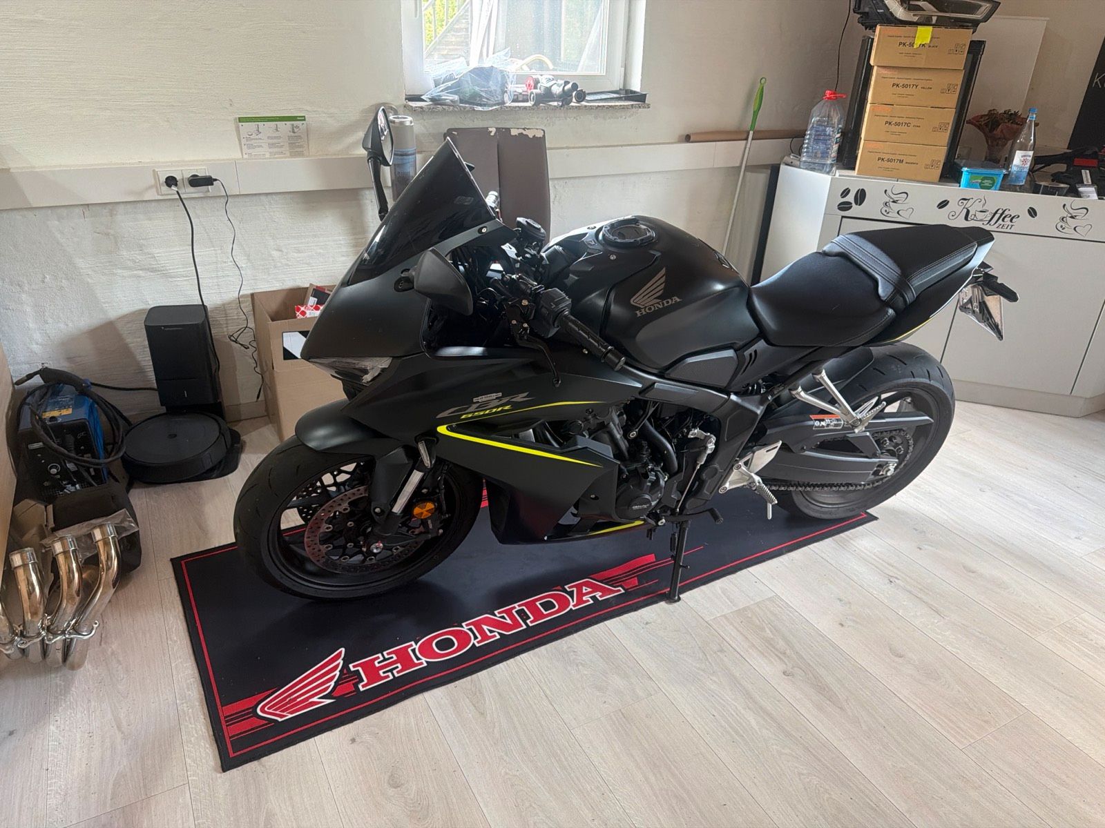 Honda CBR650R mit Arrows Komplettanlage, 5700 km