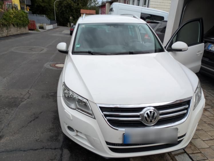 VW Tiguan Allrad +AHK+Temp+Navi+TÜV 2028