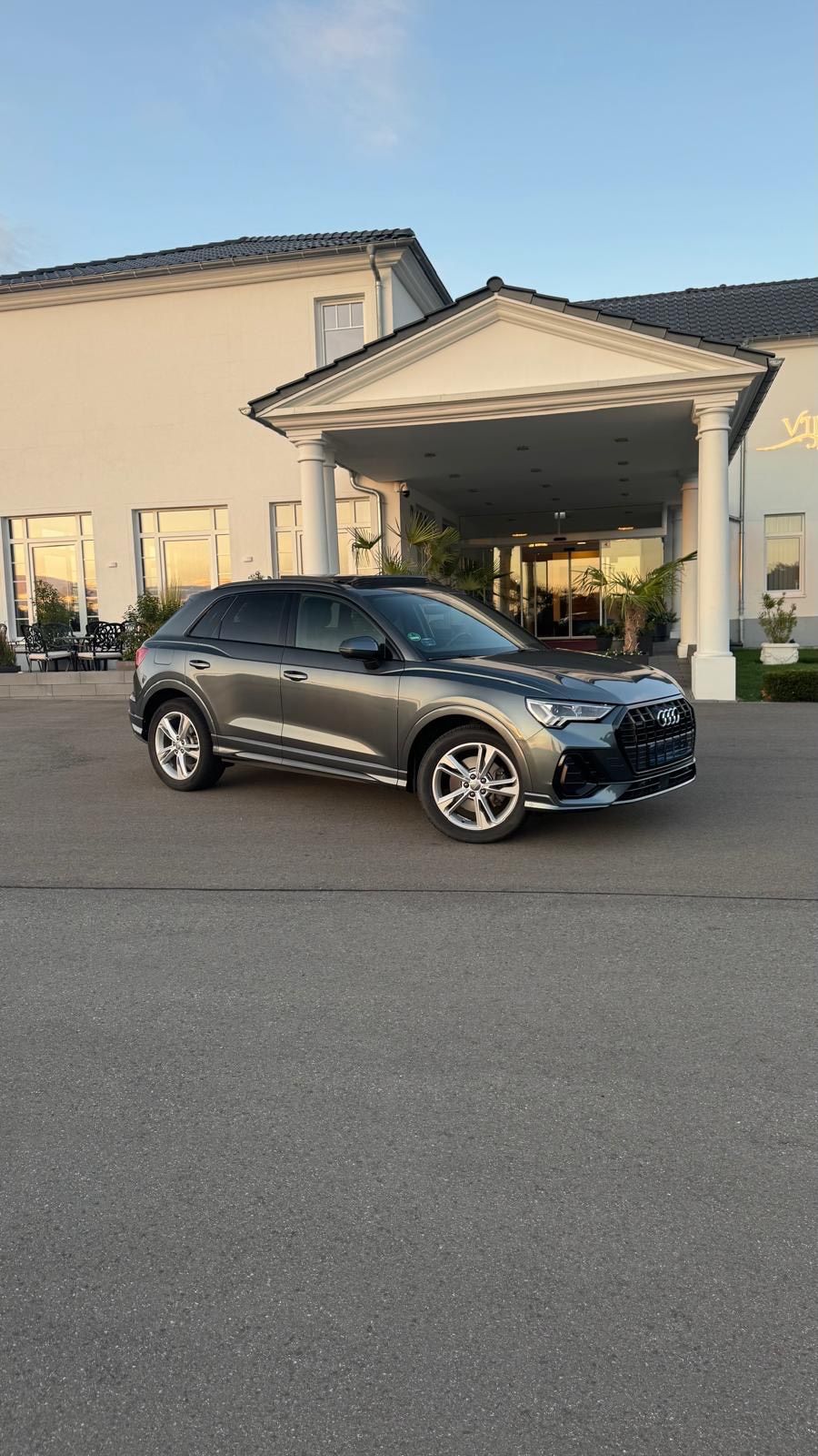 Audi Q3 40 TDI Quattro S-Line 19 Zoll Pano AHK LED RFK