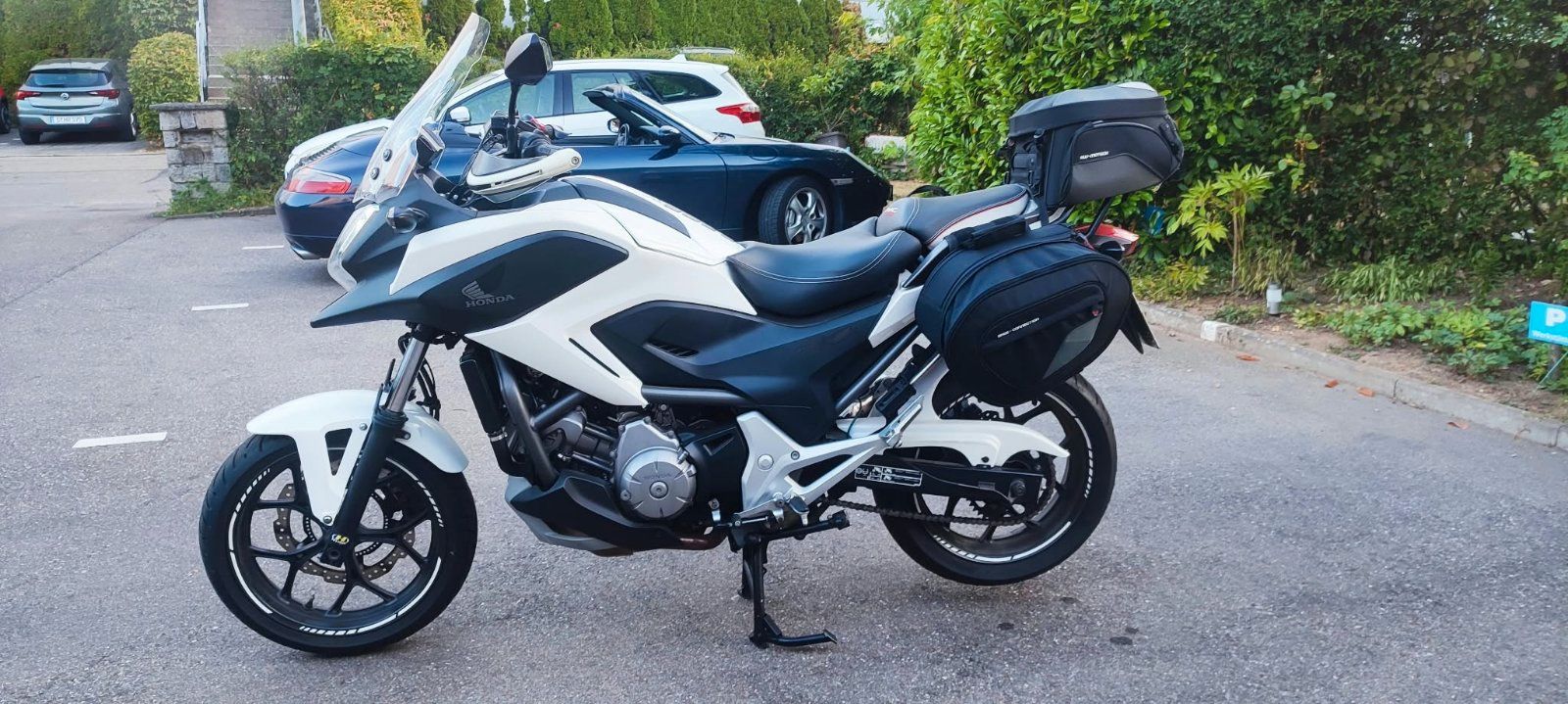 Honda NC 700XA zu verkaufen-zehr guter Zustand,mit Zubehör