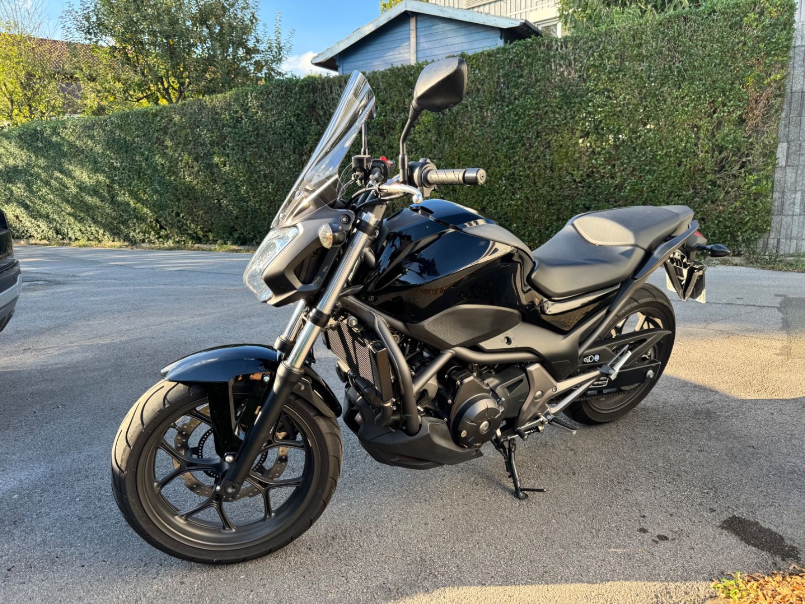 Honda NC750SA tiefergelegt, 48 PS gedrosselt nur 3850 km gelaufen