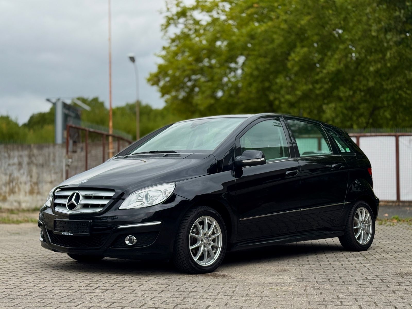 Mercedes-Benz B-Klasse AUTOMATIK/85tkm/AHK/SITZHEIZUNG/KLIMA