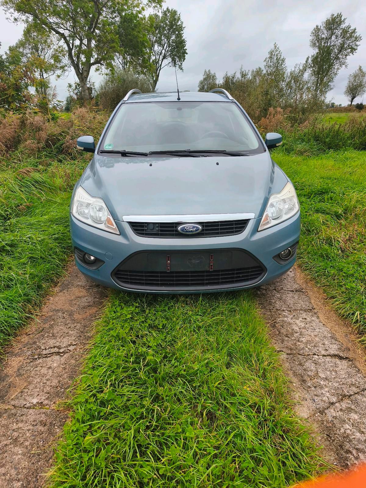 Ford Focus mit Tüv neu.