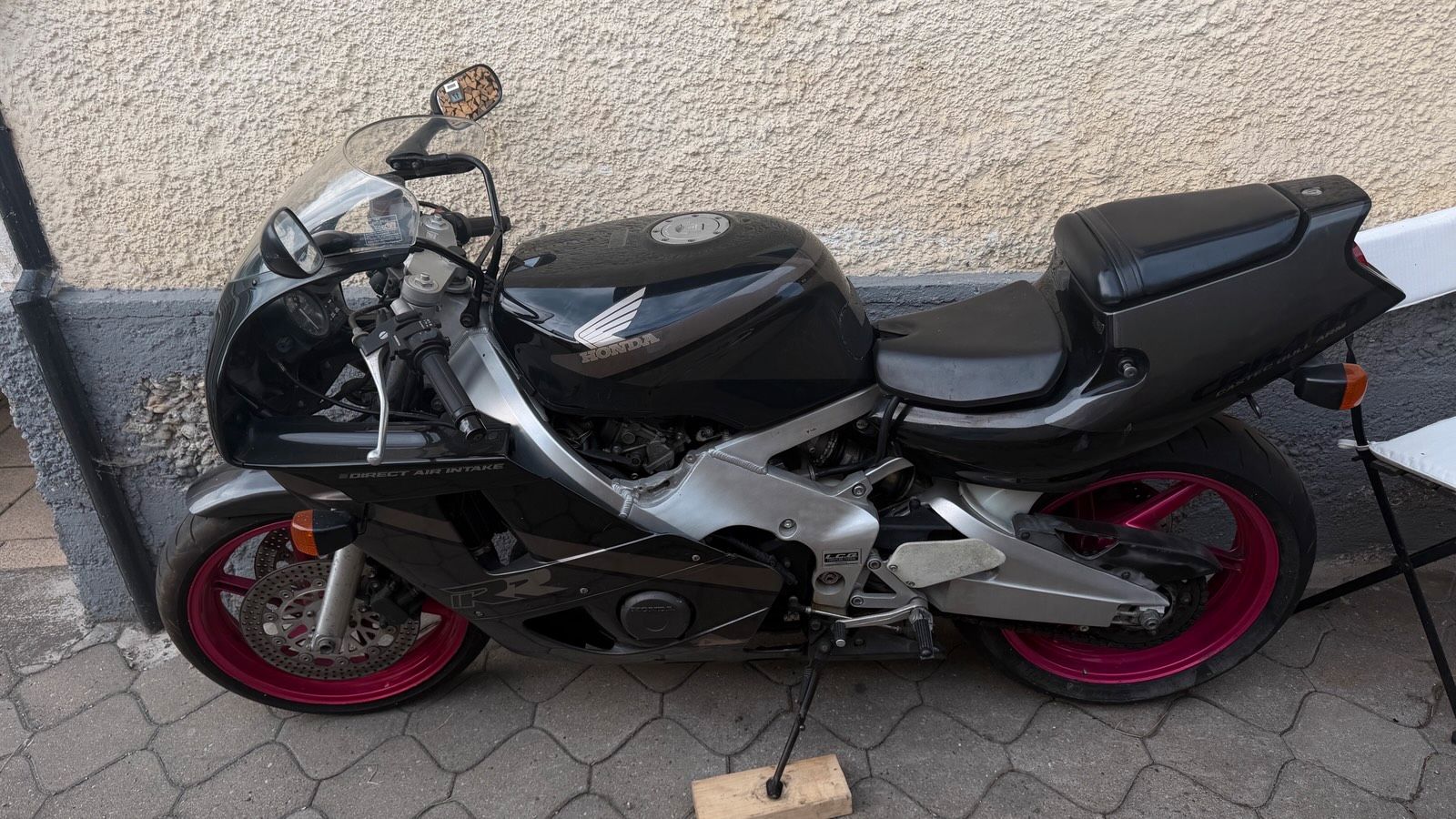 Honda cbr 400 nc29