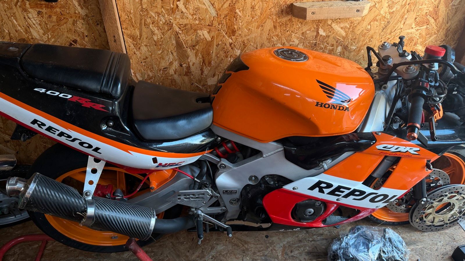 Honda cbr 400 nc29