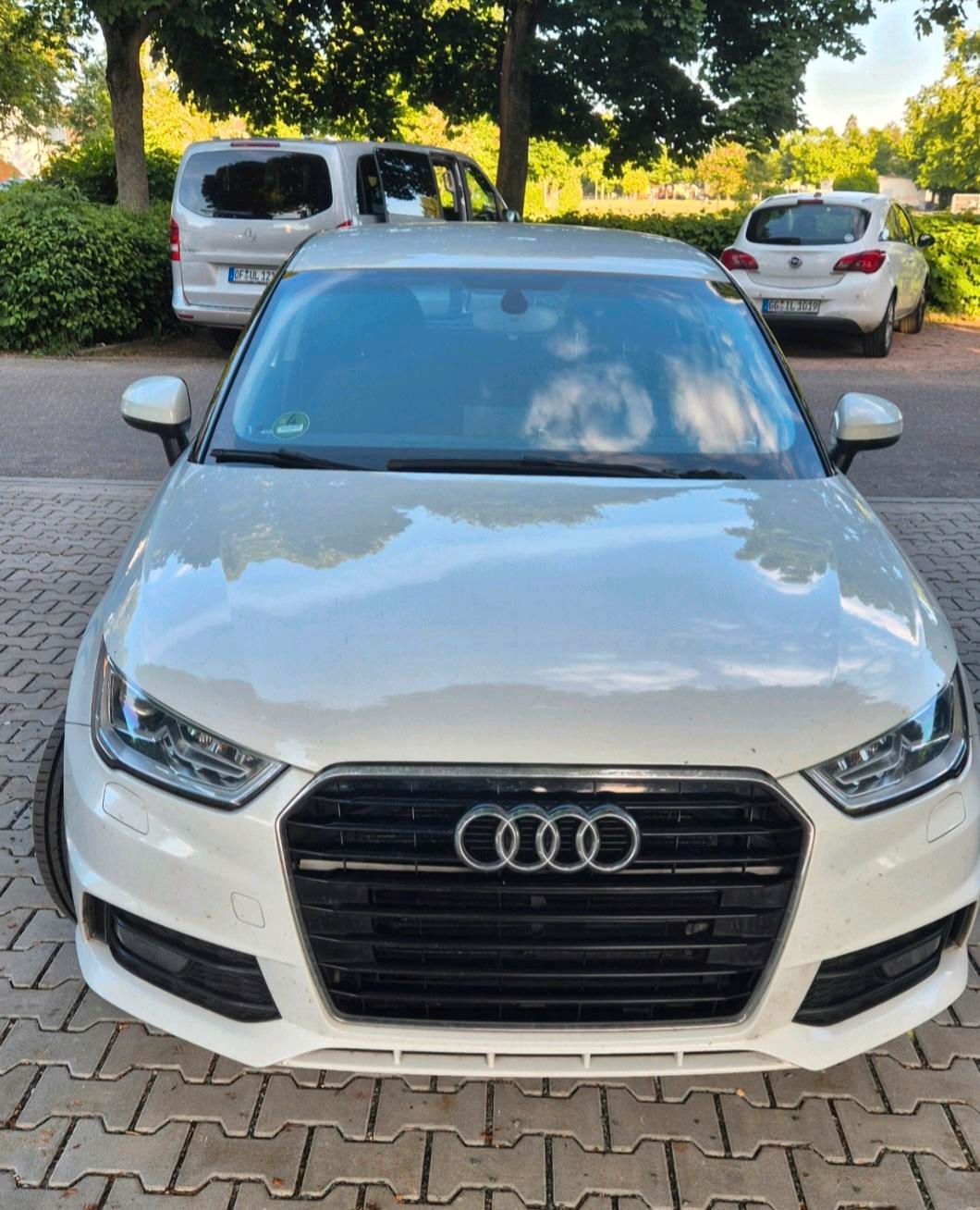 Audi A1 1.0 TFSI weiß, Sport, ultra Design, Sitzheizung u.a. TOP