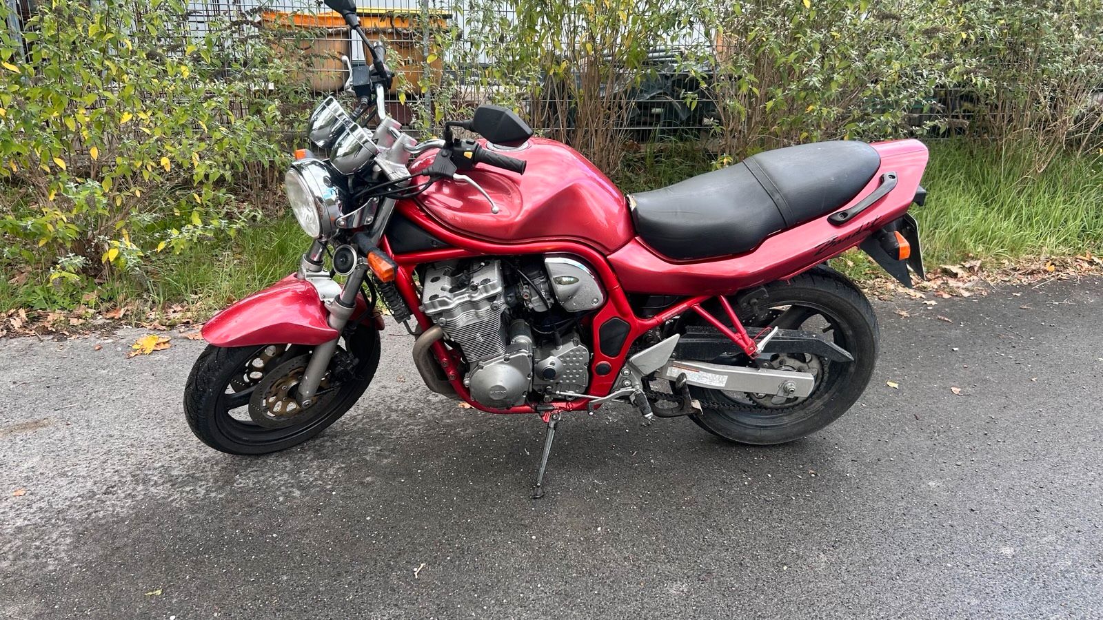 Suzuki GSF 600 Bandit Motorrad rot