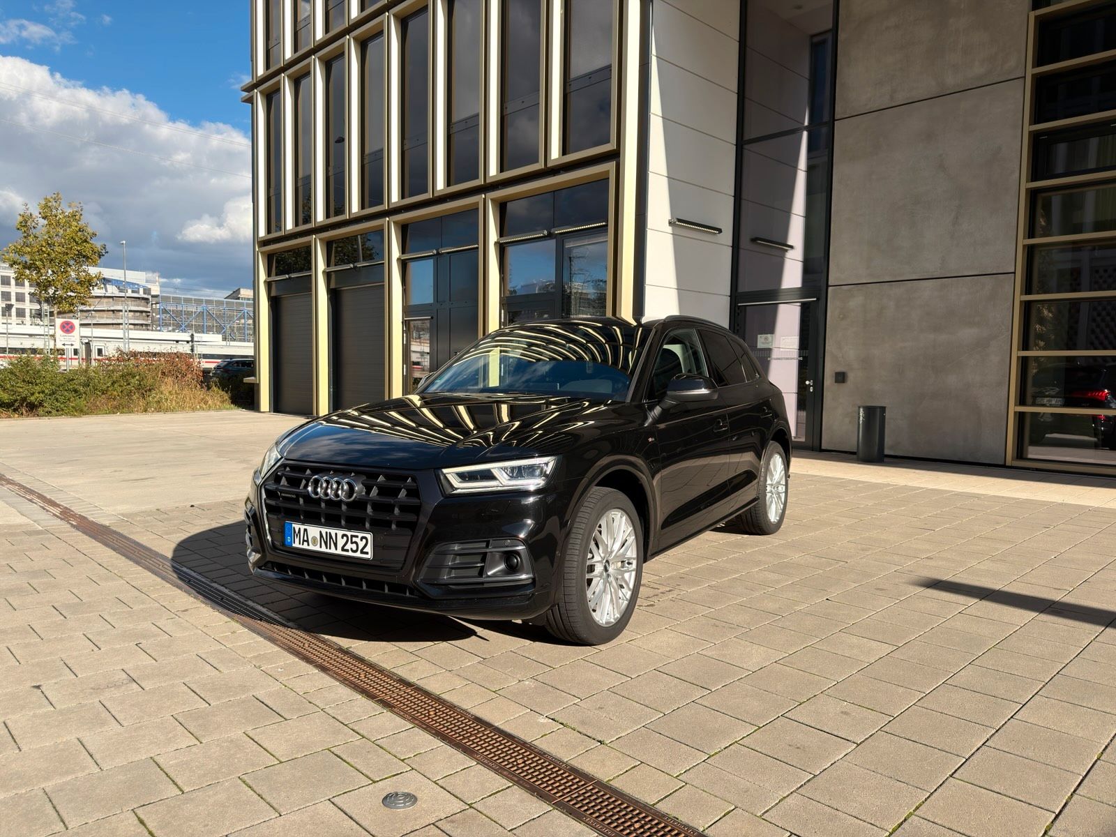 Audi Q5 2.0 TDI S Line  8 Fach bereift 20 Zoll TÜV Neu