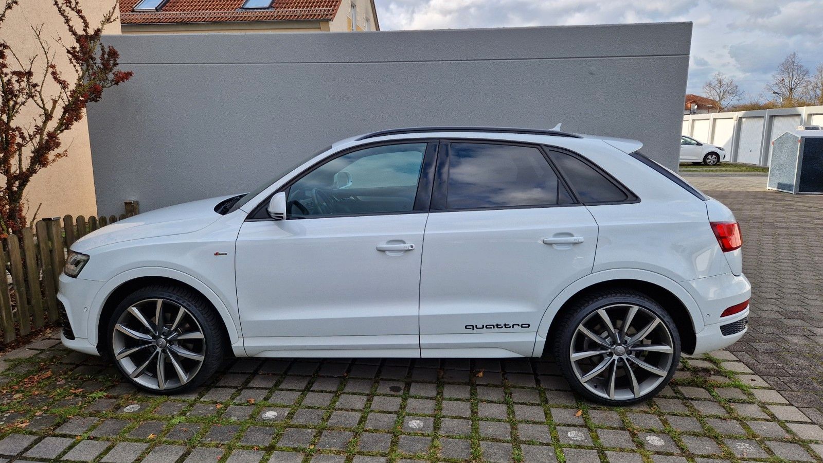 Audi Q3 2.0 TFSI quattro S tronic sport/ 1J. Garantie
