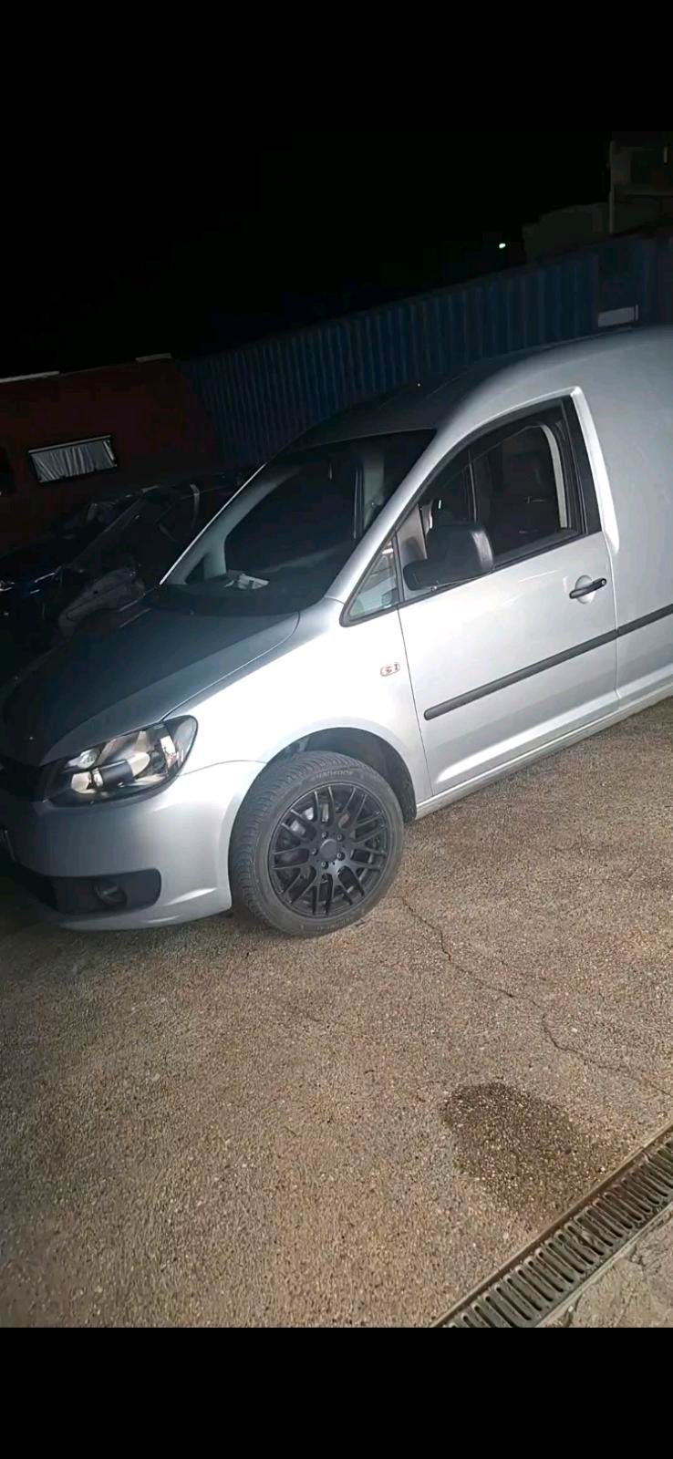 VW Caddy BJ 2011  1.6 TDI Motorschaden ( Beschreibung lesen )