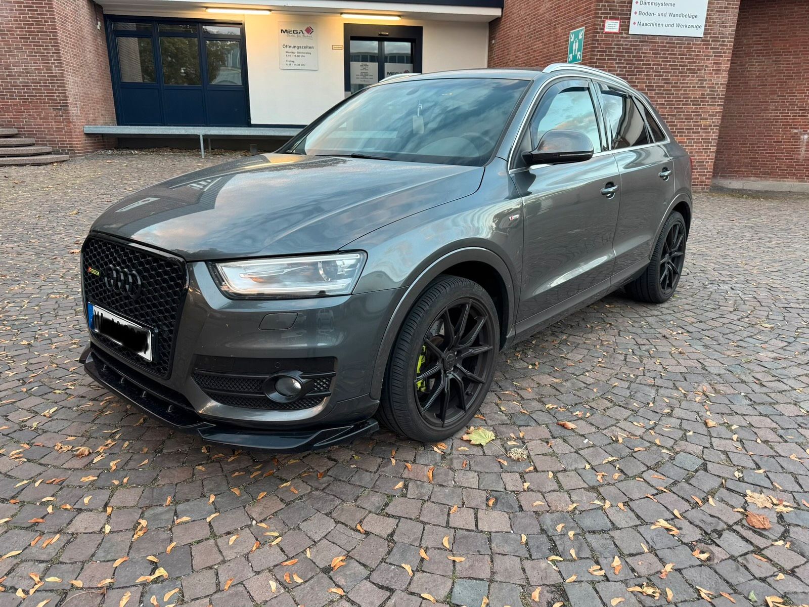 Audi Q3 2.0 TDI S Line Innen + Außen