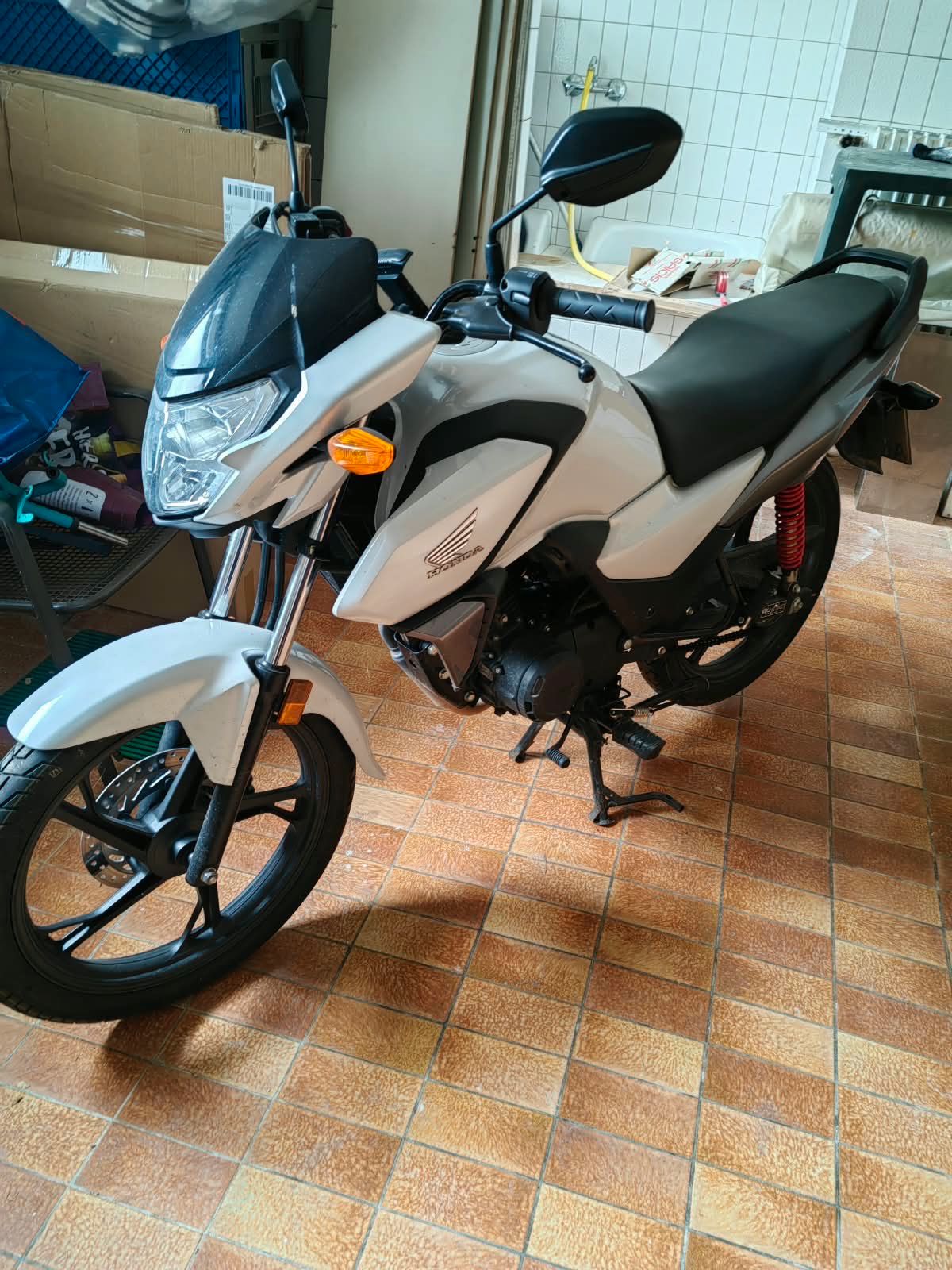 Honda CB125F (2022) – Nur 4.500 km – Top Zustand!