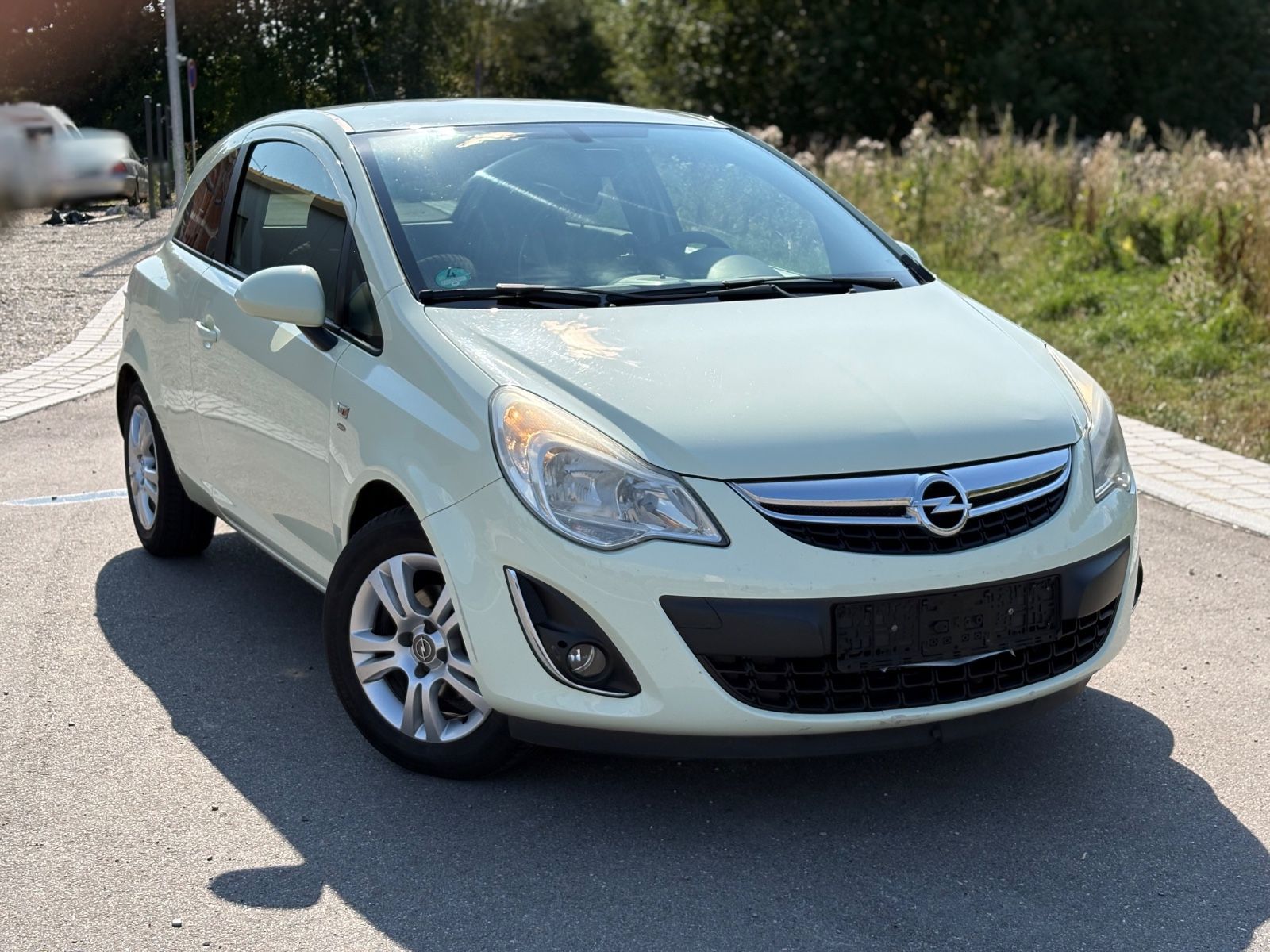 Opel Corsa D Satellite 1.4 Klima TÜV neu EURO5 8fach