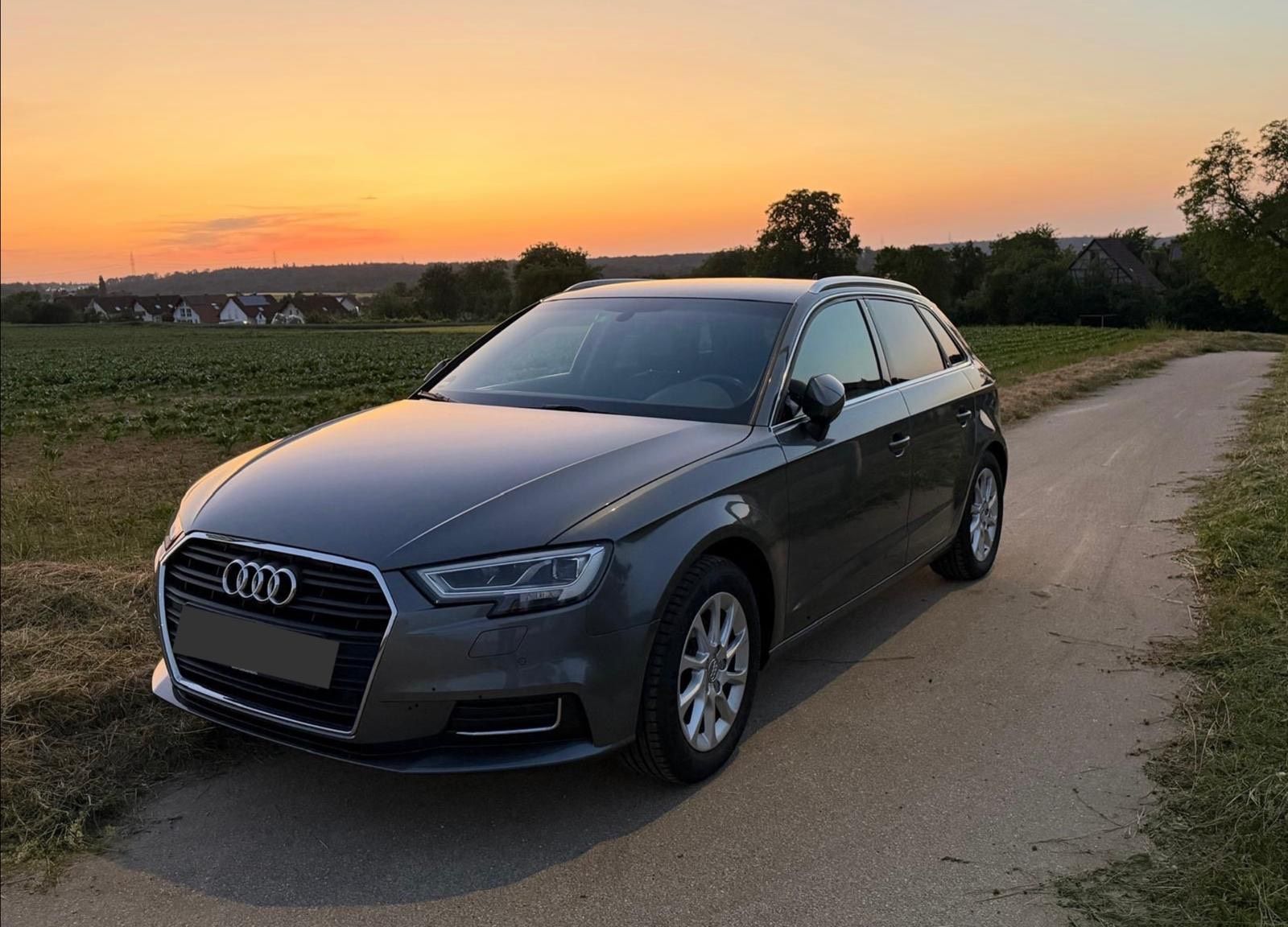 Audi A3 30 TFSI Design monsungrau metallic