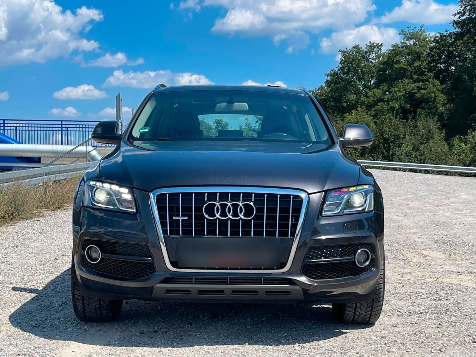 Verkaufe Audi Q5 3,0 TDI Quattro S-Line mit AHK.