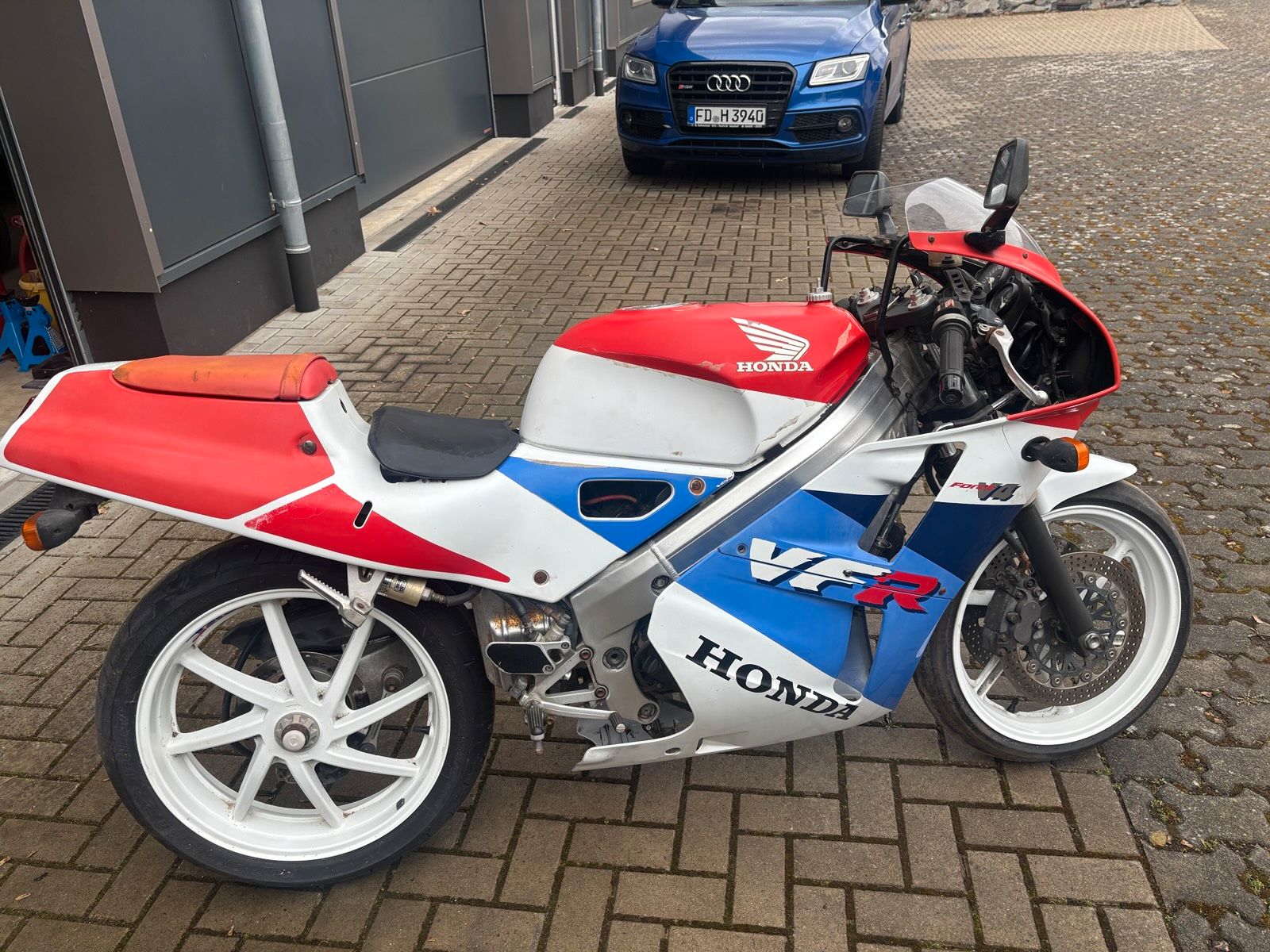 Honda VFR 400 R.  NC30  Teilzerlegt Restaurationsobjekt