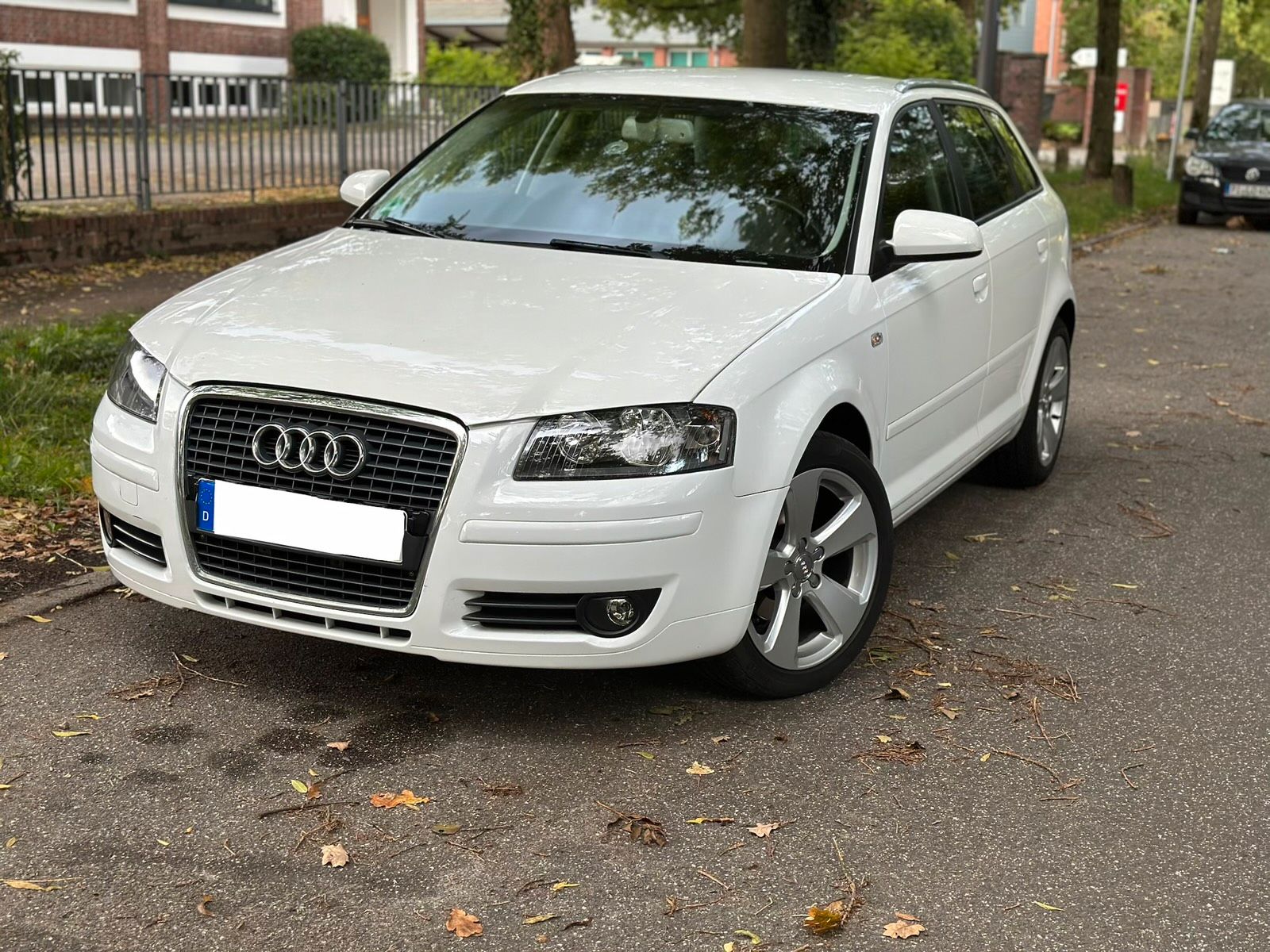 Audi A3 1.6 tiptronic Ambiente Sportback nur 61000 km – TÜV NEU!