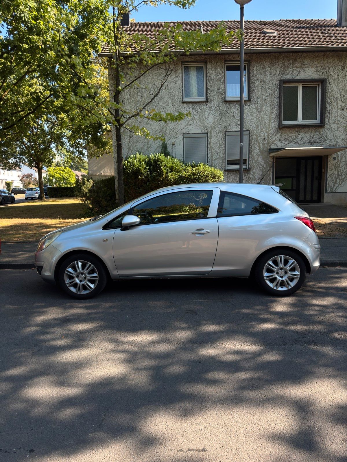 Opel Corsa 2008, 60 PS, 166,000 km, TÜV noch ca. 9 Monate