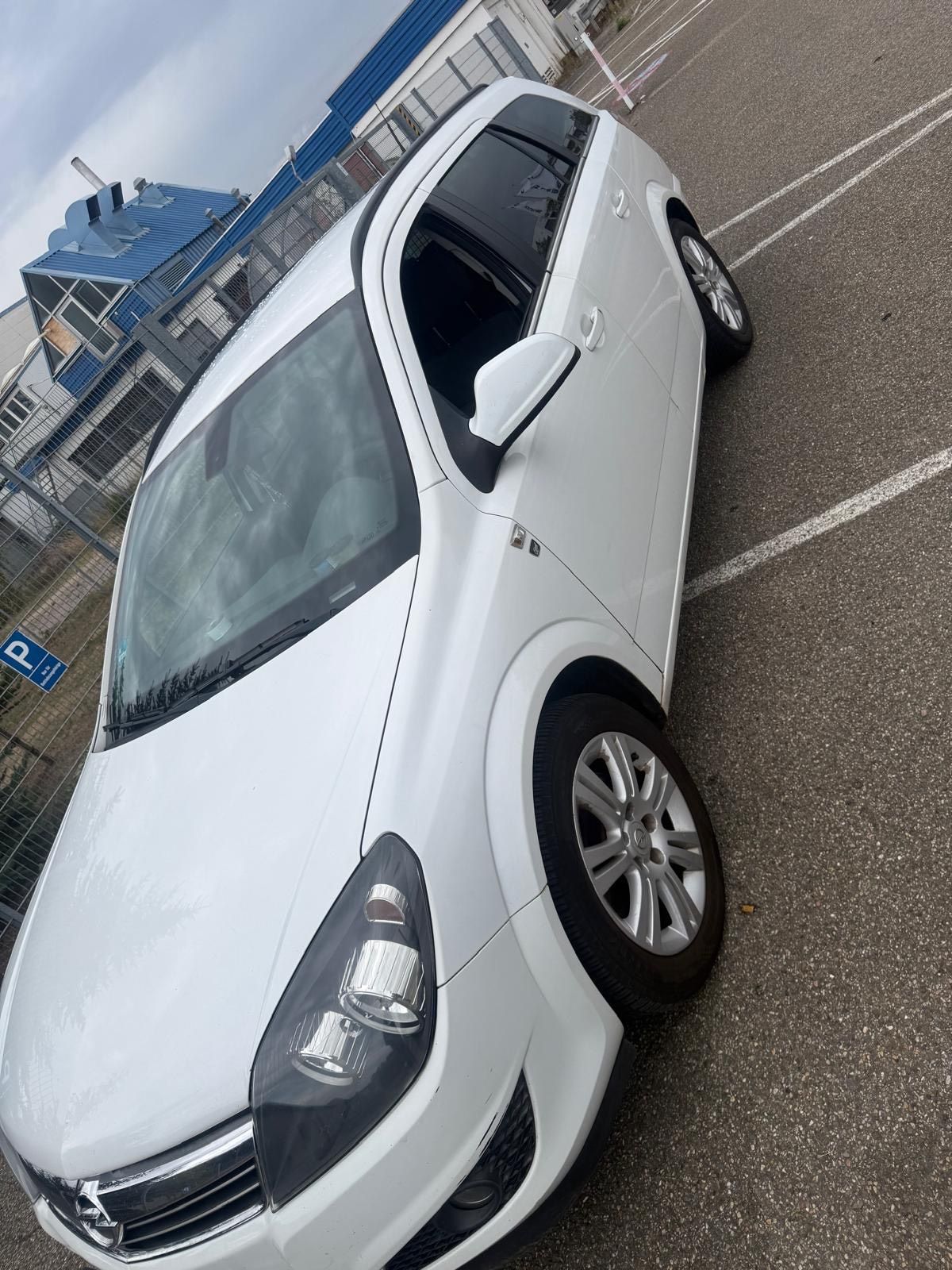 Ich verkaufe meine Auto Opel Astra 2010 Motor 1.9