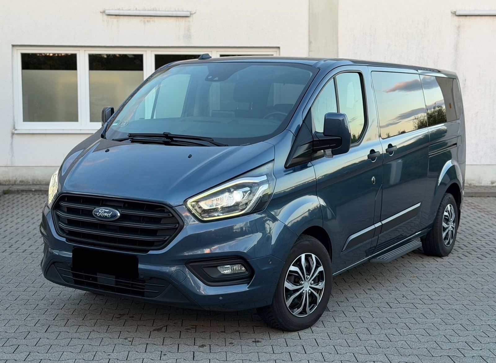 Ford Transit Custom L2 Lang 8-Sitze-Klima-AHK-BiXenon