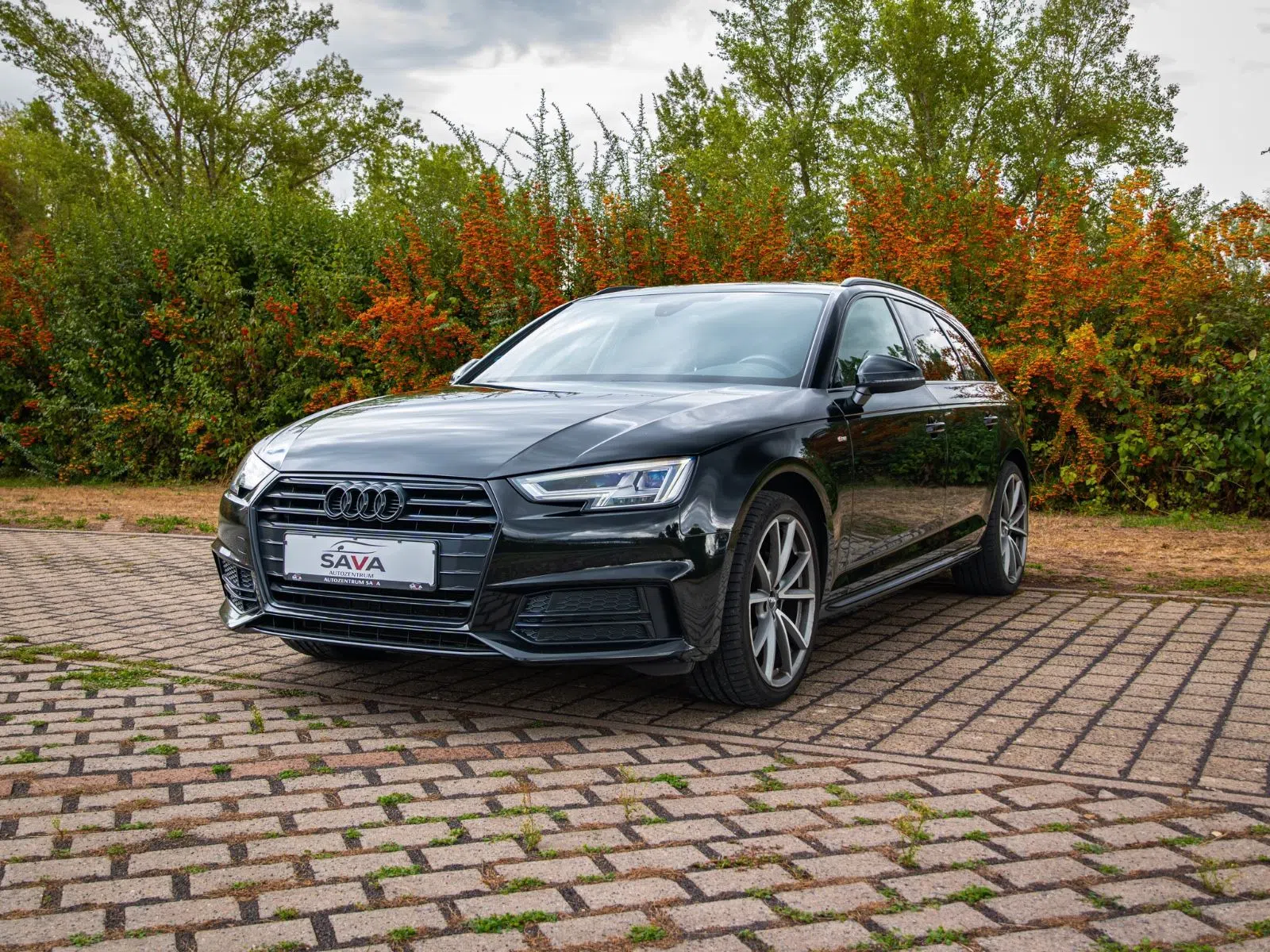 Audi A4 Avant sport/ TÜV NEU/ LED/ S-Line