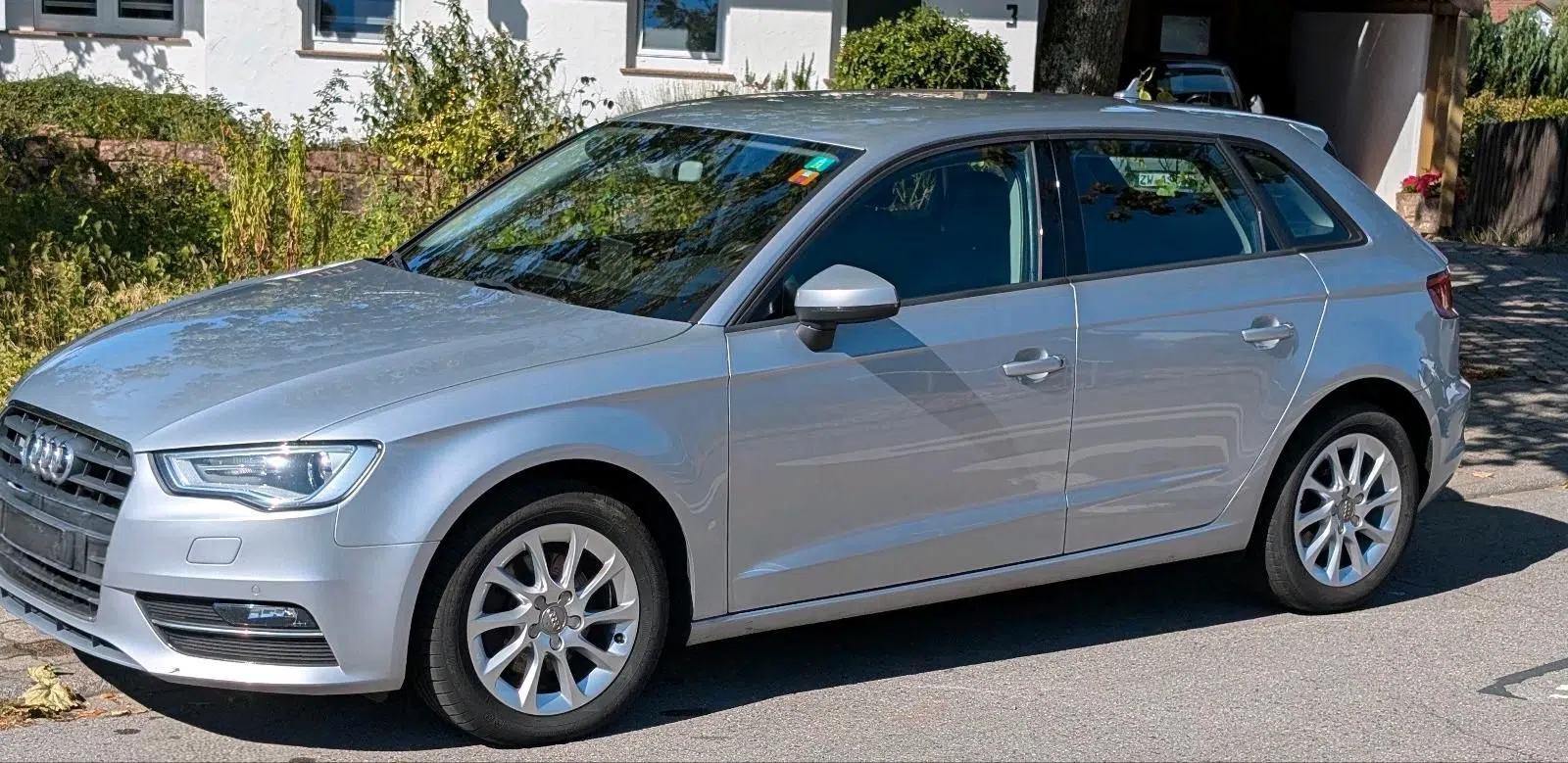 Audi A3 8v 1.6 TDI - 110PS - 2.Hand - TÜV 11/27 AHK Navi Xenon