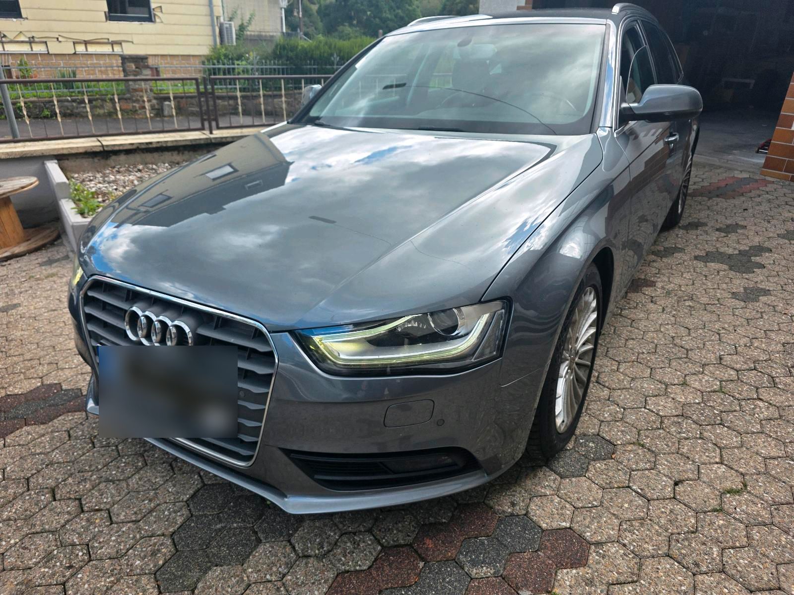 Audi A4 B8 2.0TDI, 163ps, 8Fach viele neuteile, Zahnriemen etc...